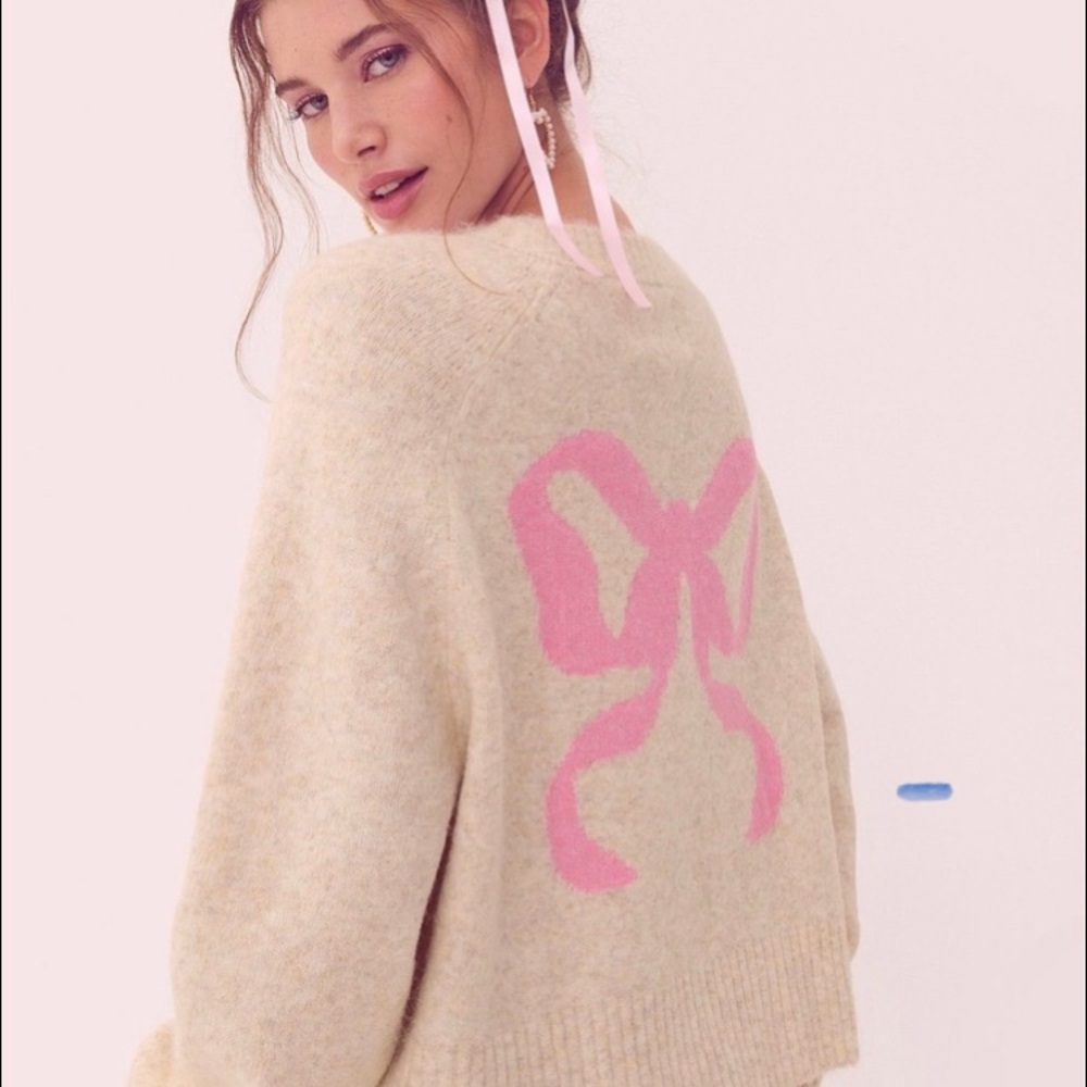 Elegant Cream Sweater with Pink Bow